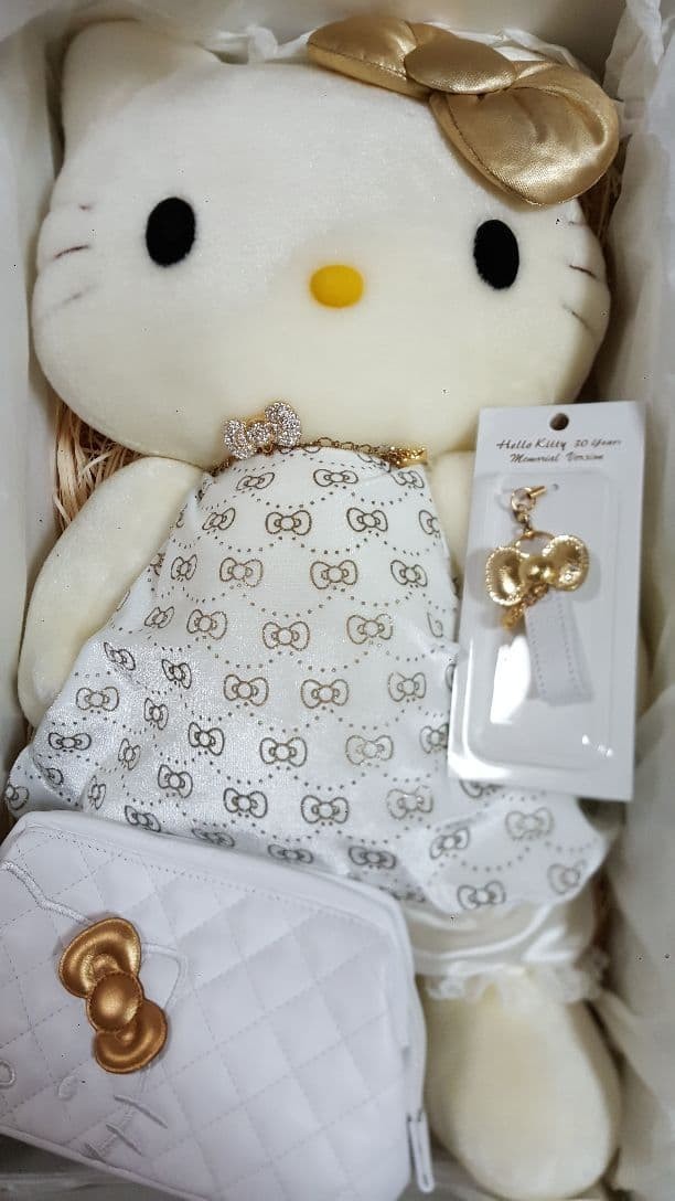 30th Anniversary Limited Edition Kitty Plush Toy (500 pieces worldwide) 30th Anniversary Limited Edition Kitty Plush Toy (500 pieces worldwide)