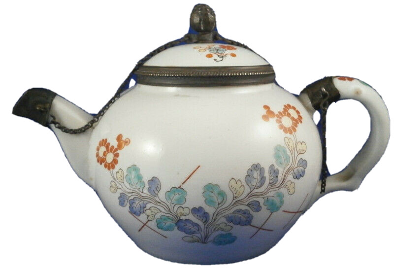 Antique 18thC Chantilly Soft Paste Porcelain Kakiemon Chinoiserie Scene Teapot