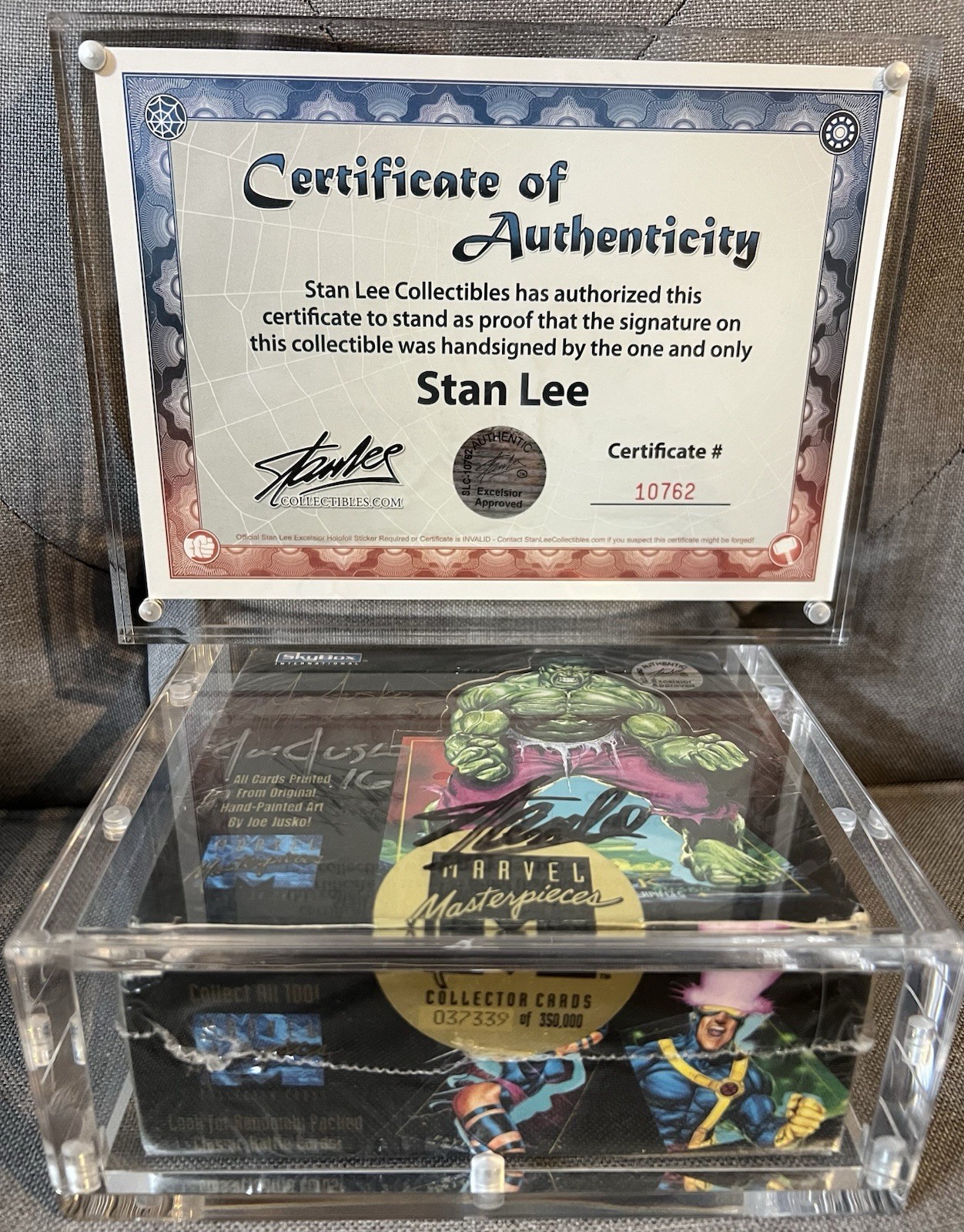 1992 MARVEL MASTERPIECES SEALED BOX SIGNED BY STAN LEE W/ COA & JOE JUSKO 1992 MARVEL MASTERPIECES SEALED BOX SIGNED BY STAN LEE W/ COA & JOE JUSKO