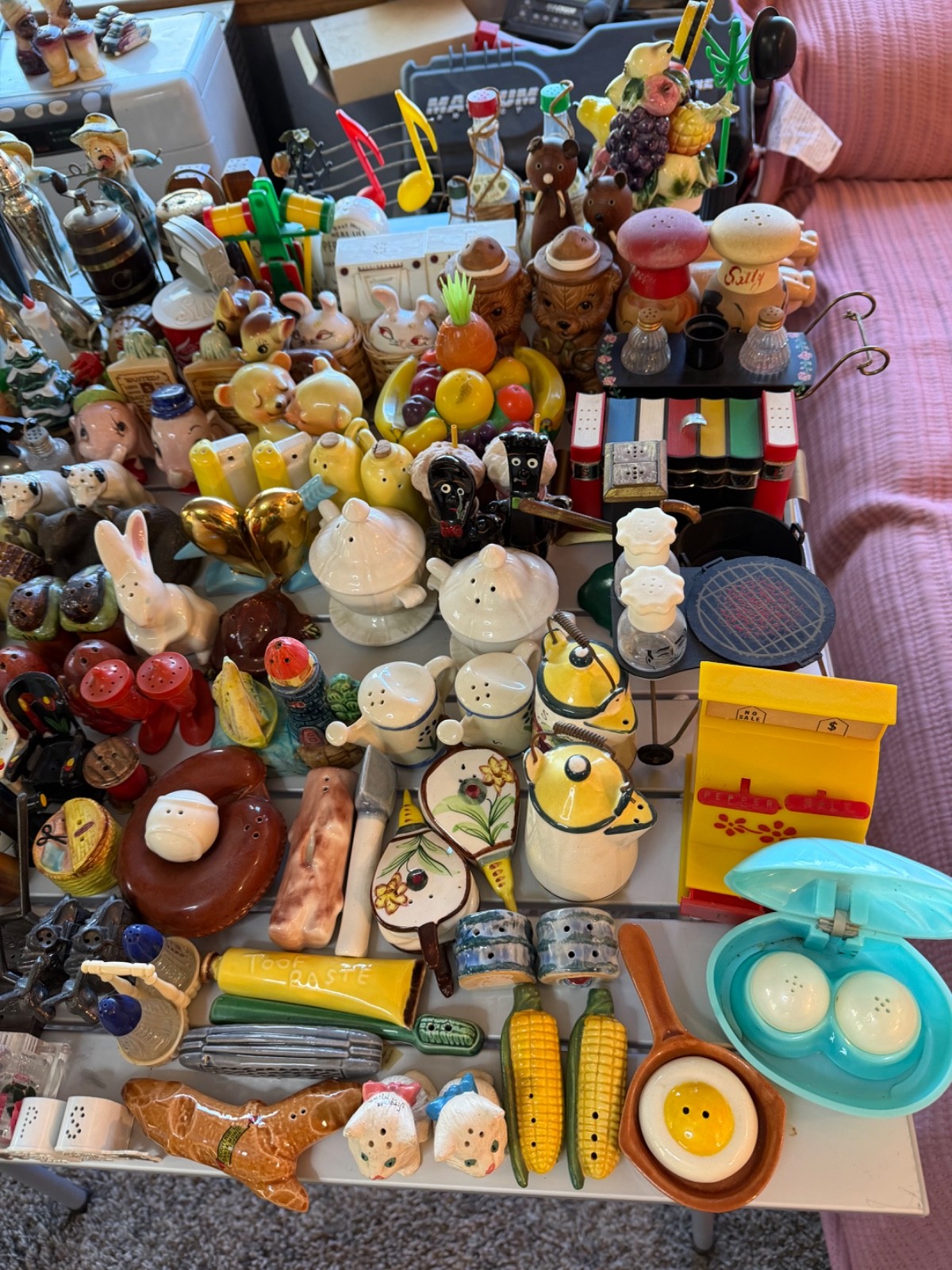 500+ Piece Vintage Figural Salt & Pepper Shaker Collection – Estate Fresh – 1930 500+ Piece Vintage Figural Salt & Pepper Shaker Collection – Estate Fresh – 1930