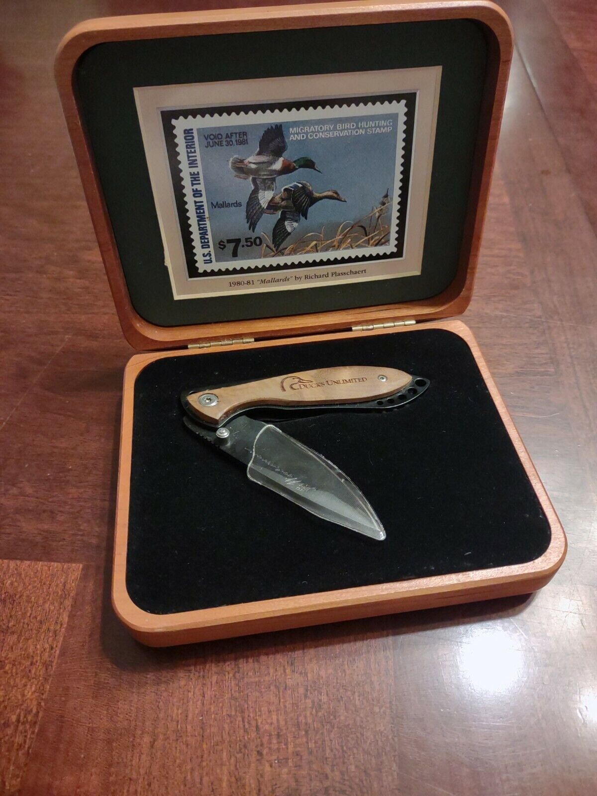 Ducks Unlimited Woodsman Collector's knife. Migratory Bird Hunting box