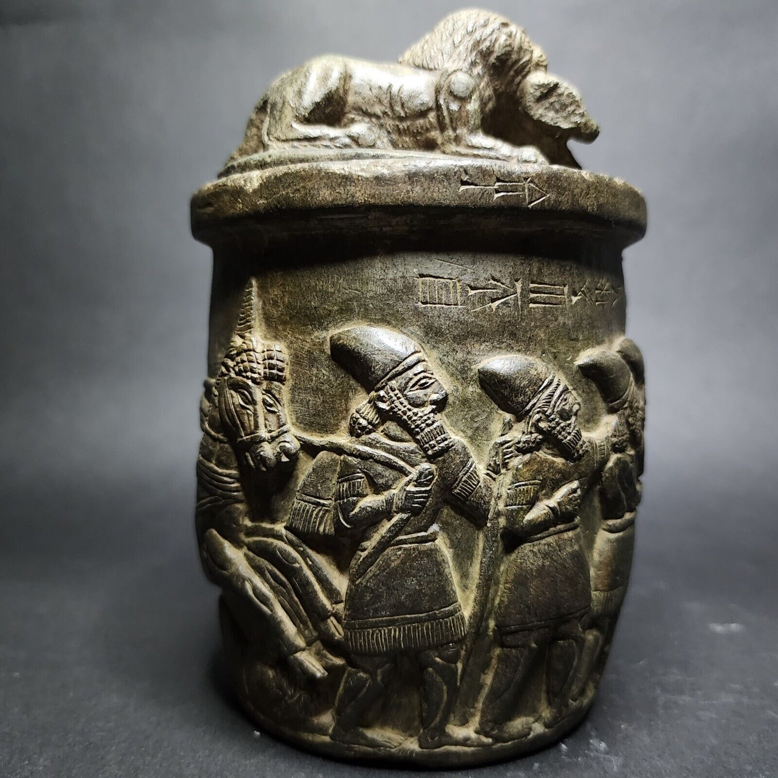 VERY IMPORTANT AND RARE NEAE EASTER AN ASSYRIAN STONE VESSEL WITH CAP. CARVED