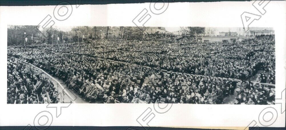 1949 Moscow Russia International Day Of Peace At Gorky Central Park Press Photo