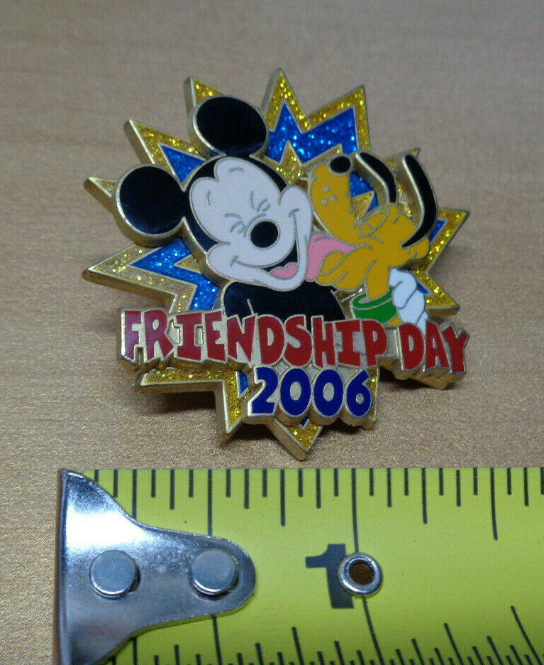 Disney World Pin Friendship Day 2006 Mickey Mouse and Pluto Limited 1500 - 48379