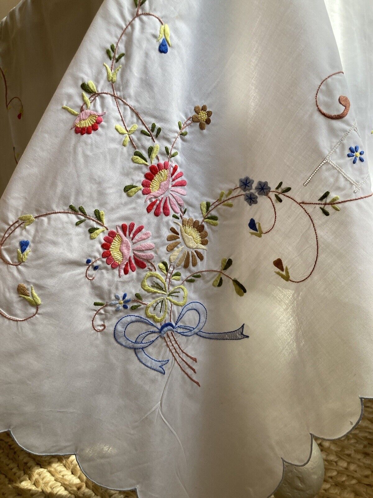 MCM VTG Tablecloth White with Embroidered Blue Bows and Flowers Rectangular 