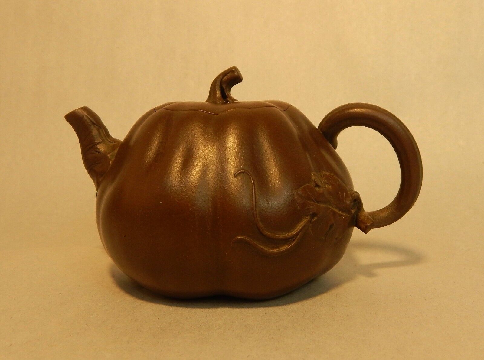 Qing Kangxi YiXing Zisha Teapot small Pumpkin by SHAO Boyuan 清康熙邵柏原蜜泥南瓜小壶