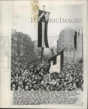 1960 Press Photo West Berlin Residents with Freedom Bell on United Nations Day picture