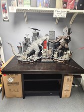 Godzilla Vs Kong Final Battle Ultimate Diorama Prime 1 Studios. Mint picture