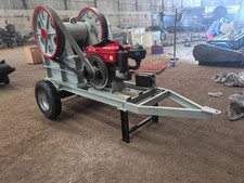 250*400 mobile jaw crusher diesel engine granite pebble Quarry rock crusher picture