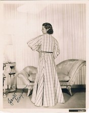 Janet Gaynor 1906-84 genuine autograph signed 8