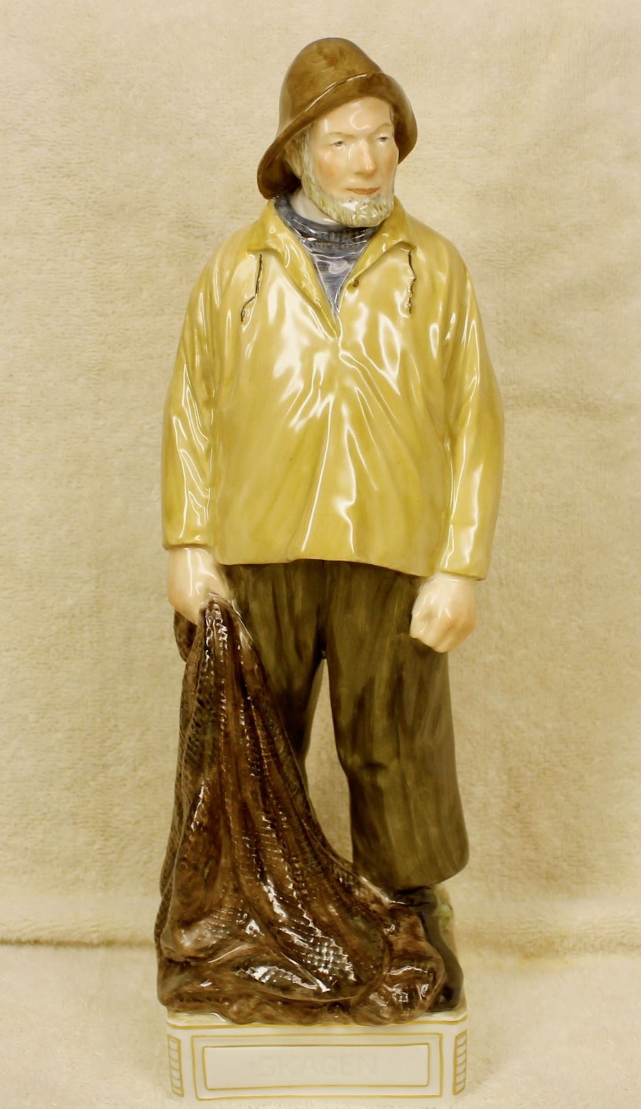 Royal Copenhagen Figurine SKAGEN Fisherman 12214 Overglaze Carl Martin-Hansen Royal Copenhagen Figurine SKAGEN Fisherman 12214 Overglaze Carl Martin-Hansen