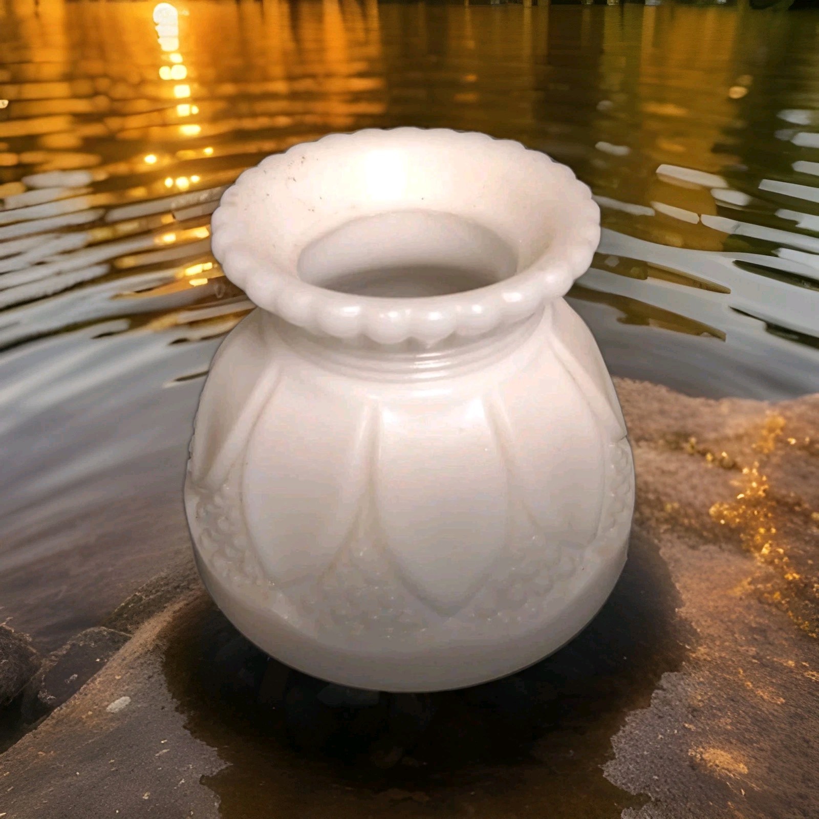 P&A.M.F.G CO ACORN HAND BLOWN PONTIL WHITE MILK GLASS FINGER LAMP SHADE 3.25''H P&A.M.F.G CO ACORN HAND BLOWN PONTIL WHITE MILK GLASS FINGER LAMP SHADE 3.25''H