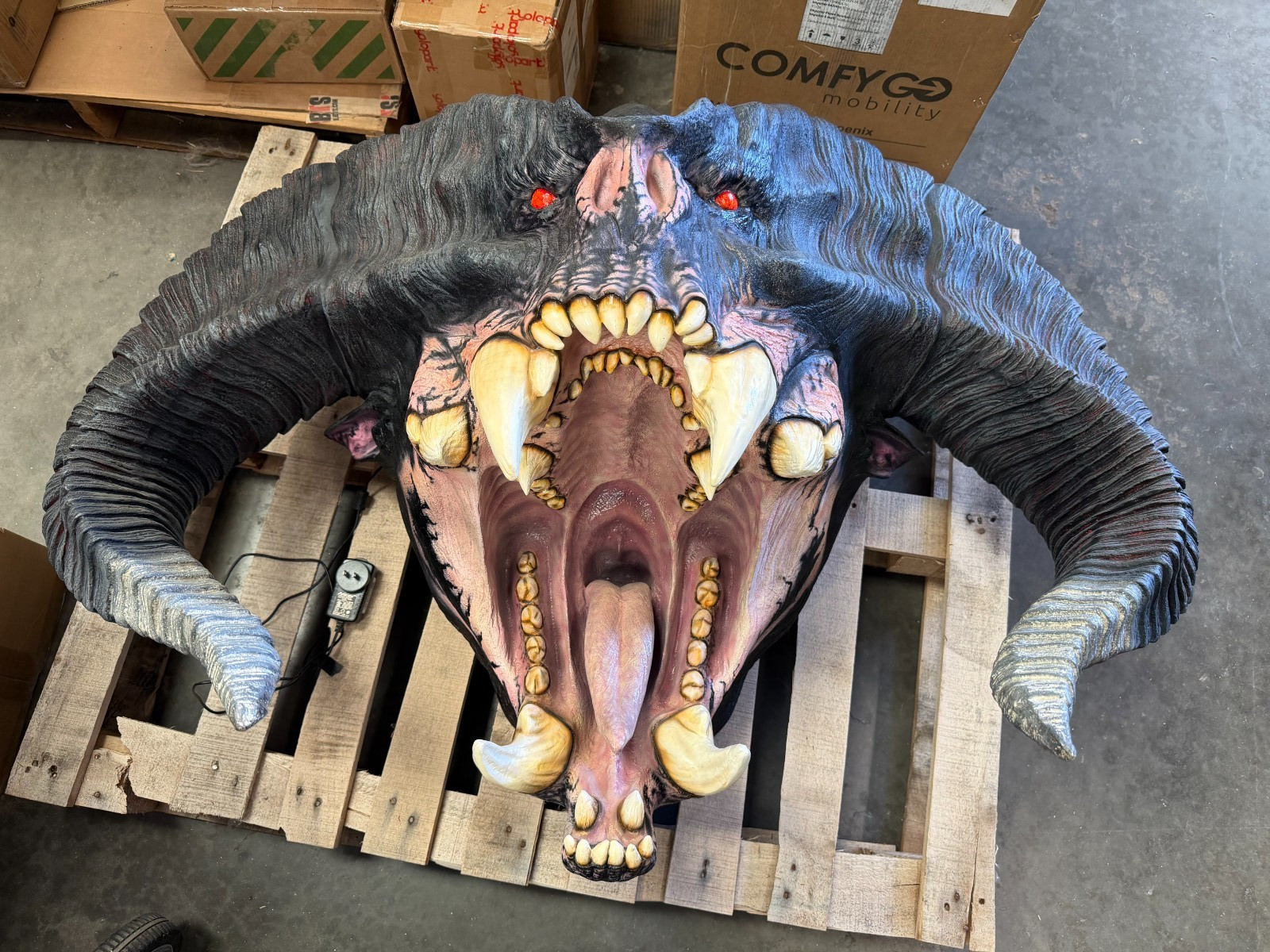 Gentle Giant Lord of the Rings Balrog 1:1 Life-Size Wall Bust Monument 55 Gentle Giant Lord of the Rings Balrog 1:1 Life-Size Wall Bust Monument 55