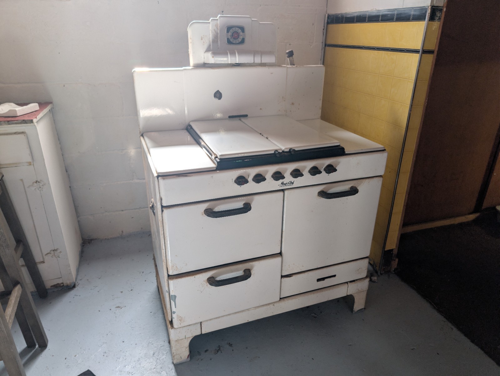 Antique 1930s-40s Magic Chef Stove Antique 1930s-40s Magic Chef Stove