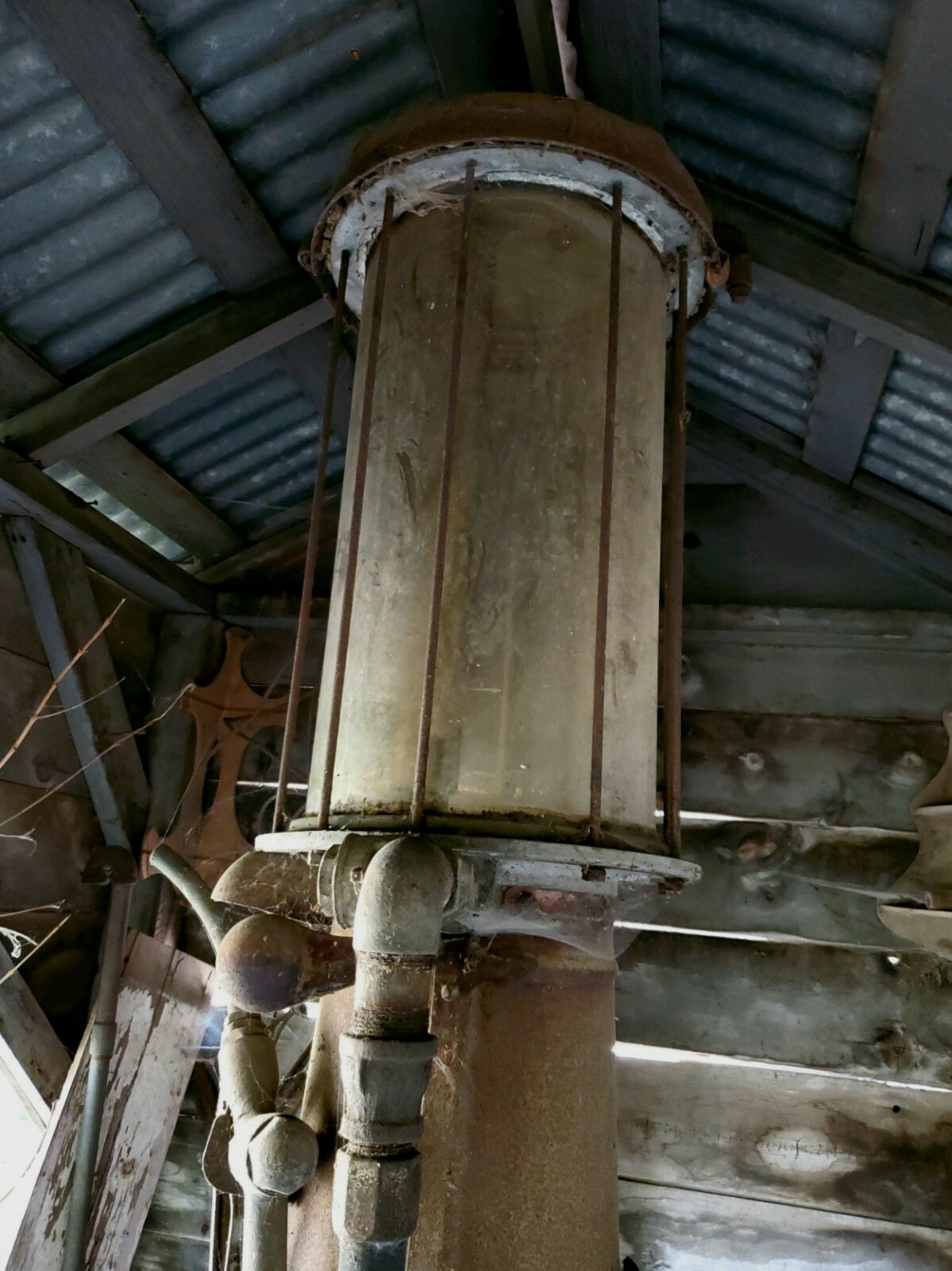 Antique Gas Pump 1913-1917 Union 76 Manufacture possibly Wayne Rusted Antique Gas Pump 1913-1917 Union 76 Manufacture possibly Wayne Rusted