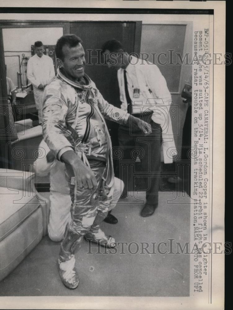1963 Press Photo Cape Canaveral L Gordon Cooper suited up tho flight cancelled 1963 Press Photo Cape Canaveral L Gordon Cooper suited up tho flight cancelled